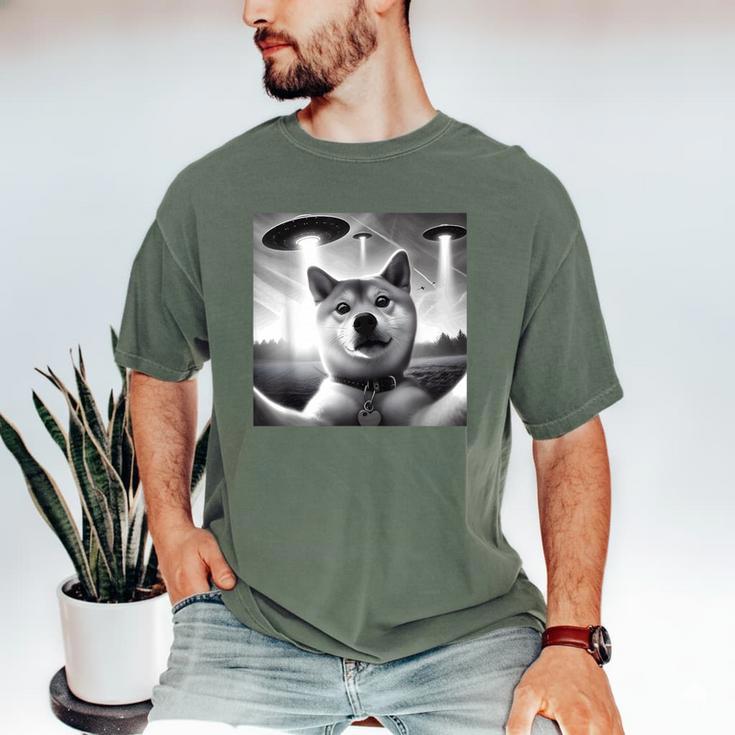 Shiba Inu Dog Dad Mom Graphic Selfie UFOs Weird Aliens Men's Comfort Colors T-Shirt