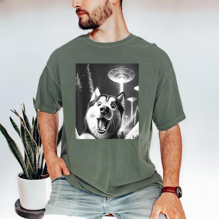 Siberian Husky Alien UFO Taking a Selfie Dog Mom Dad Men's Comfort Colors T-Shirt