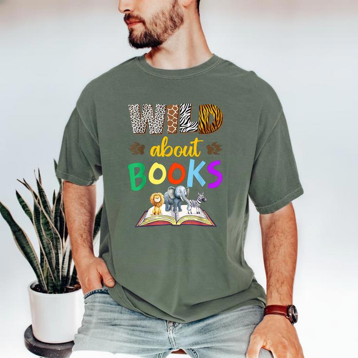 Wild About Reading Books Reader Bookworm Animals Book Lover Men's Comfort Colors T-Shirt