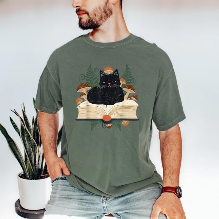 Cat On Open Book Mushrooms Ferns Dark Academia Men's Comfort Colors T-Shirt