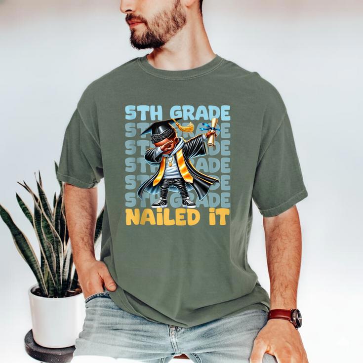 Dabbing Graduation Boy 5th Grade Nailed It Class Of 2025 Men's Comfort Colors T-Shirt