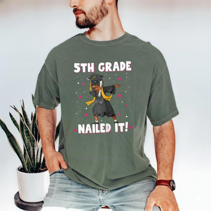 Dabbing Graduation Class Of 2025 Girls 5th Grade Nailed It Men's Comfort Colors T-Shirt