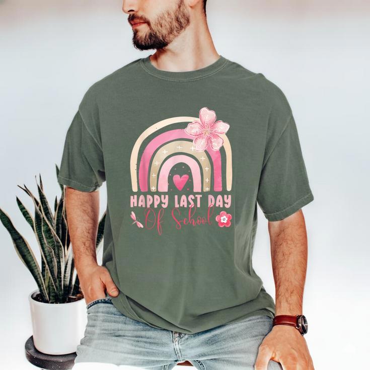 Fun Happy Last Day Of School Girl Student Graduation Rainbow Men's Comfort Colors T-Shirt
