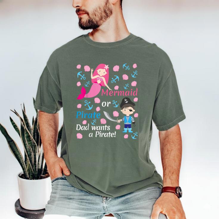 Gender Reveal Party Shirt Mermaid Or Pirate Dad Wants Pirate Men's Comfort Colors T-Shirt