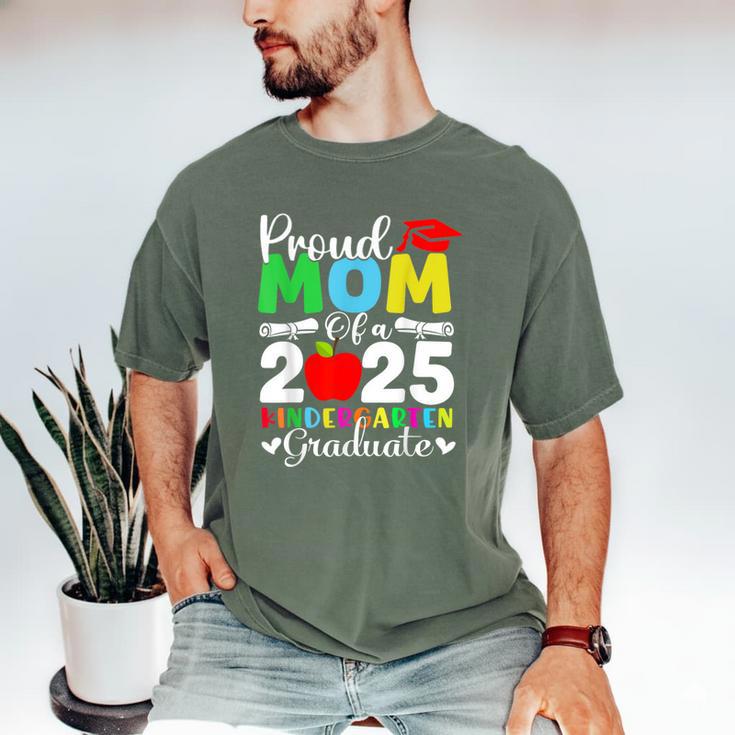 Graduation Proud Mom Of 2025 Kindergarten Graduate Men's Comfort Colors T-Shirt