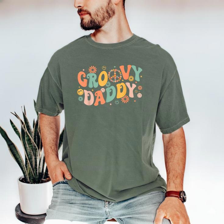 Groovy Daddy Birthday Party Peace Sign Dad 60s 70s Hippie Men's Comfort Colors T-Shirt