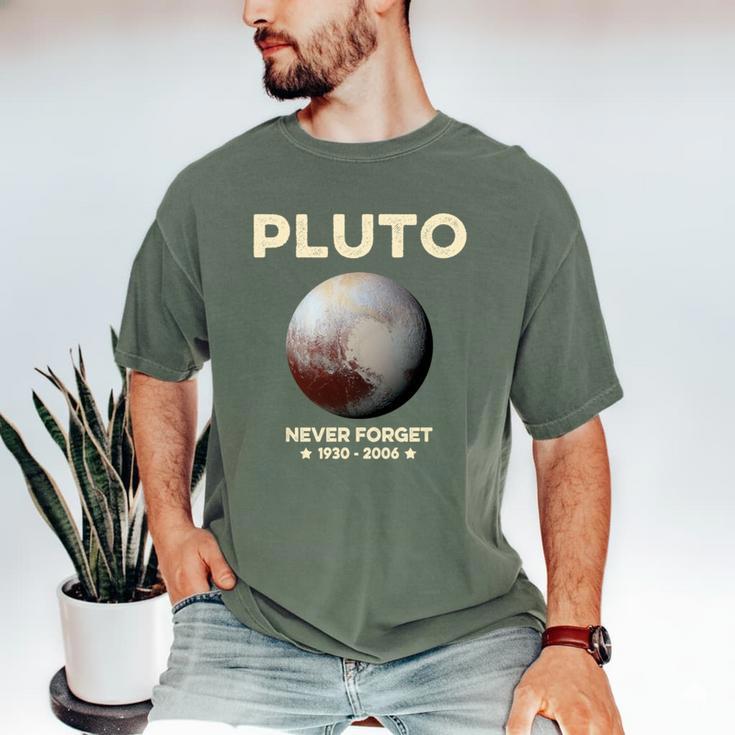 Pluto Never Forget 1930-2006 Planet Space Science Nostalgia Men's Comfort Colors T-Shirt
