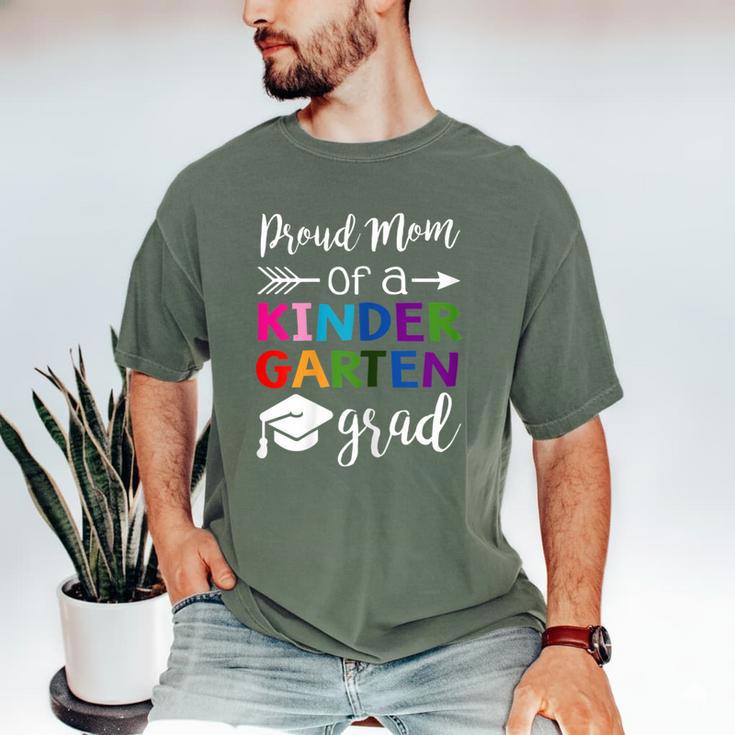 Proud Mom Of A Kindergarten Grad Shirt Graduation Men's Comfort Colors T-Shirt