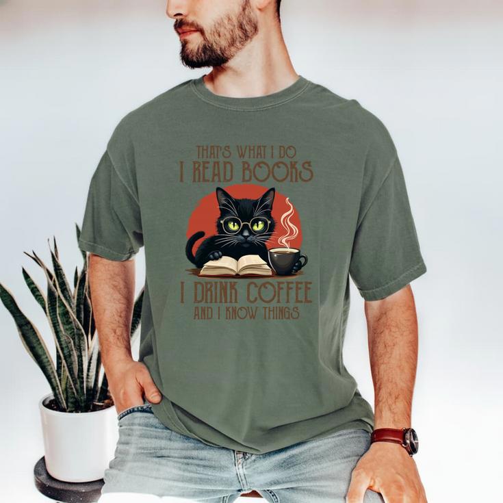 i Read Books And i Know Things Cat Reading Coffee Men's Comfort Colors T-Shirt