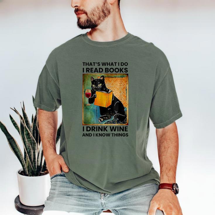 That's What I Do I Read Books I Drink Wine And I Know Things Men's Comfort Colors T-Shirt
