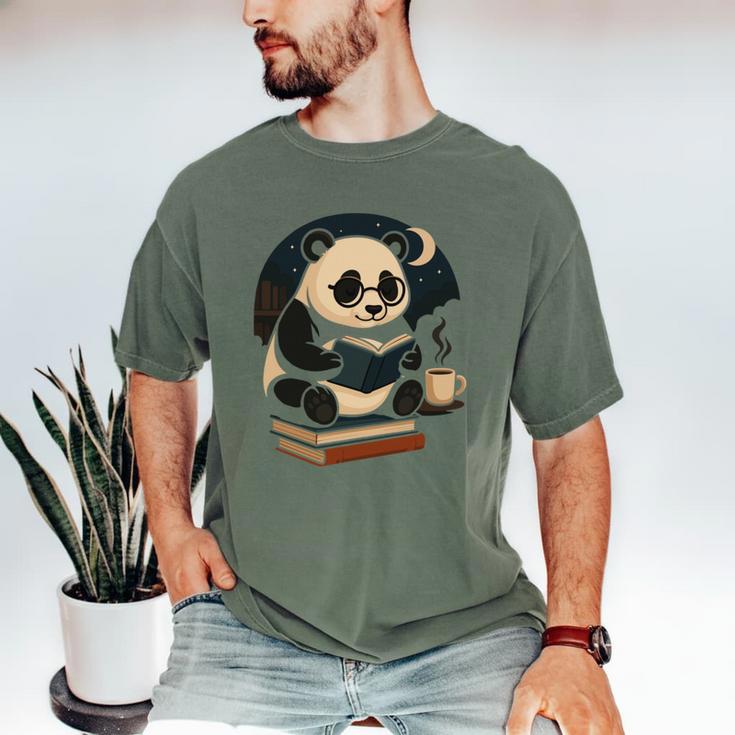 Cute Panda Reading Book Under Moon Bookworm Coffee Lover Men's Comfort Colors T-Shirt