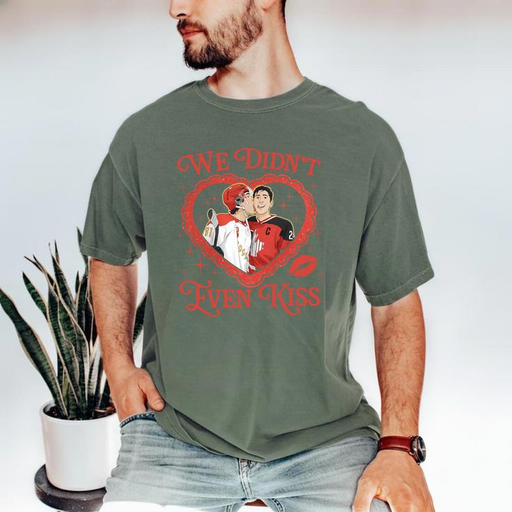 We Didn't Even Kiss Hockey Romance Book Men's Comfort Colors T-Shirt