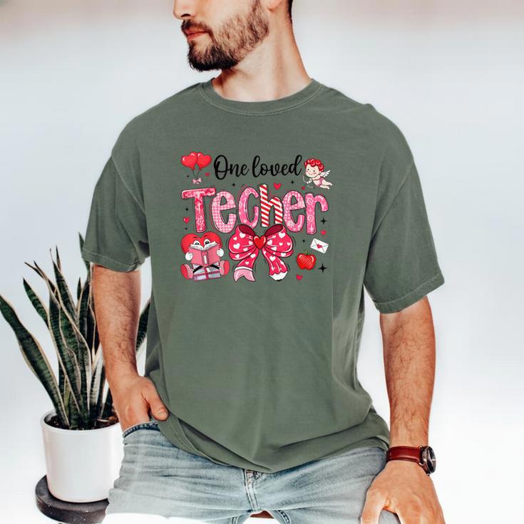 HUGvyn One Loved Teacher Valentine Book Heart Reading Bow Men's Comfort Colors T-Shirt