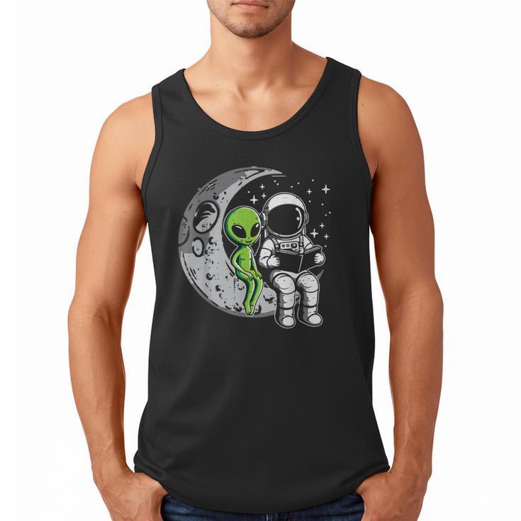 Astronaut Reading Book To Alien Moon Space Women Kids Men Men Tank Top
