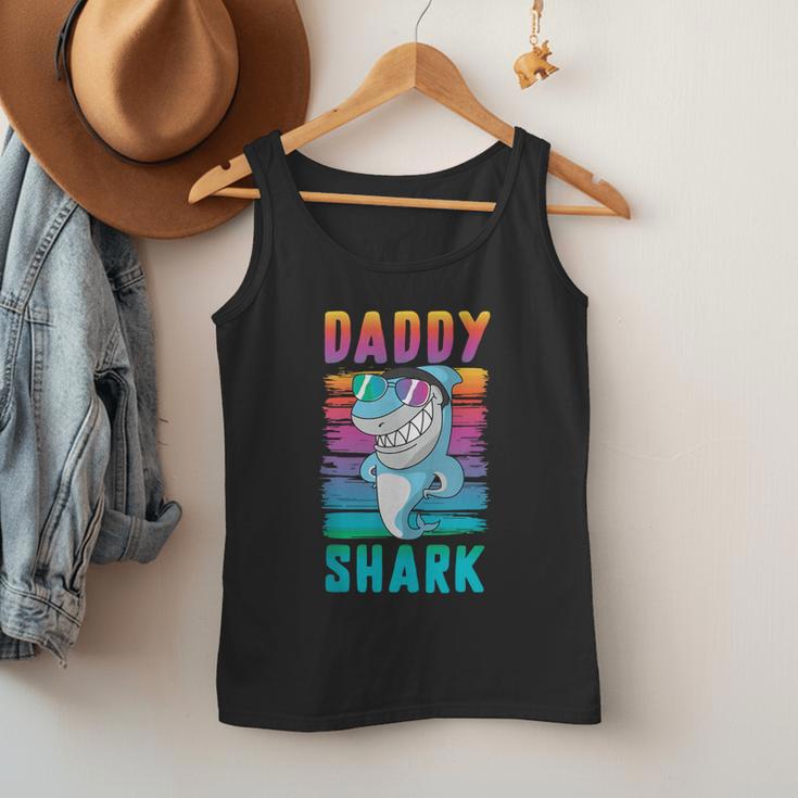 Daddy Shark Retro Vintage Dad Men Tank Top Daddy Shark Retro Vintage Dad Men Tank Top