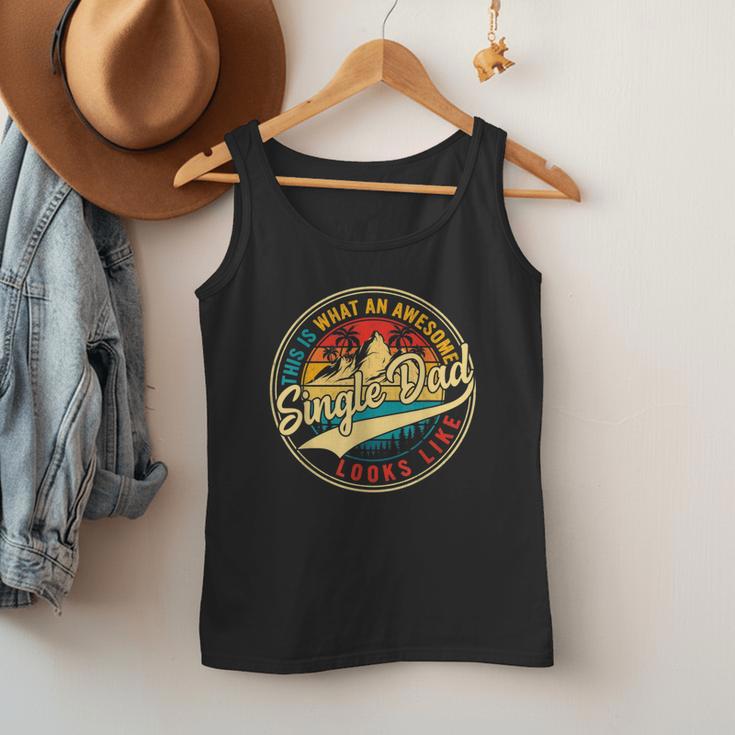Vintage Awesome Single Dad Retro Fathers Day For Dad Grandpa Men Tank Top
