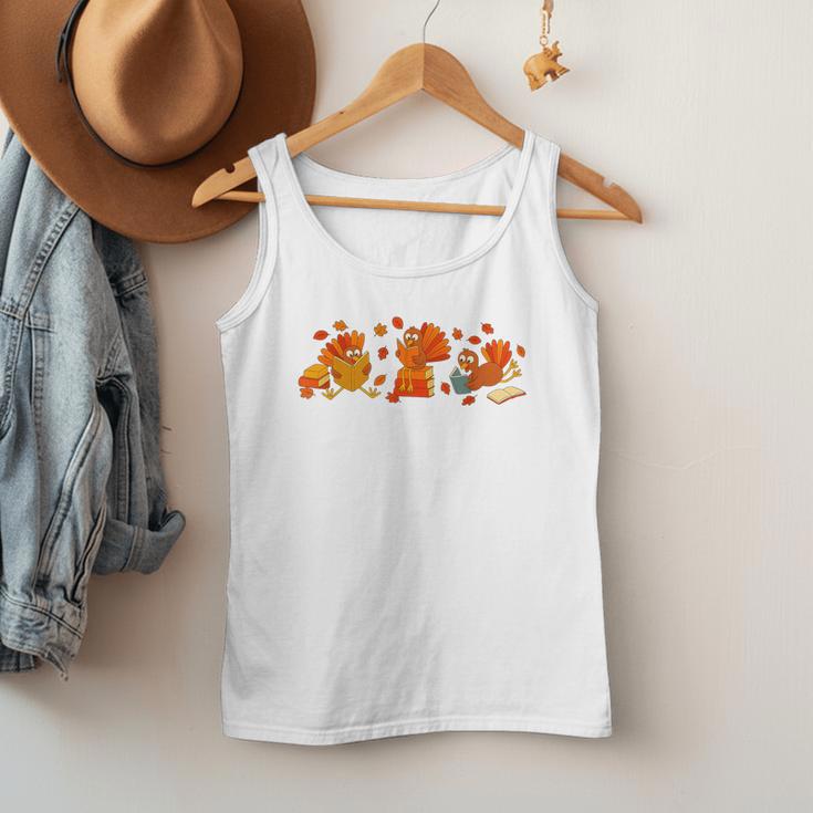 Cute Turkey Reading Book Librarian Bookworm Thanksgiving Men Men Tank Top