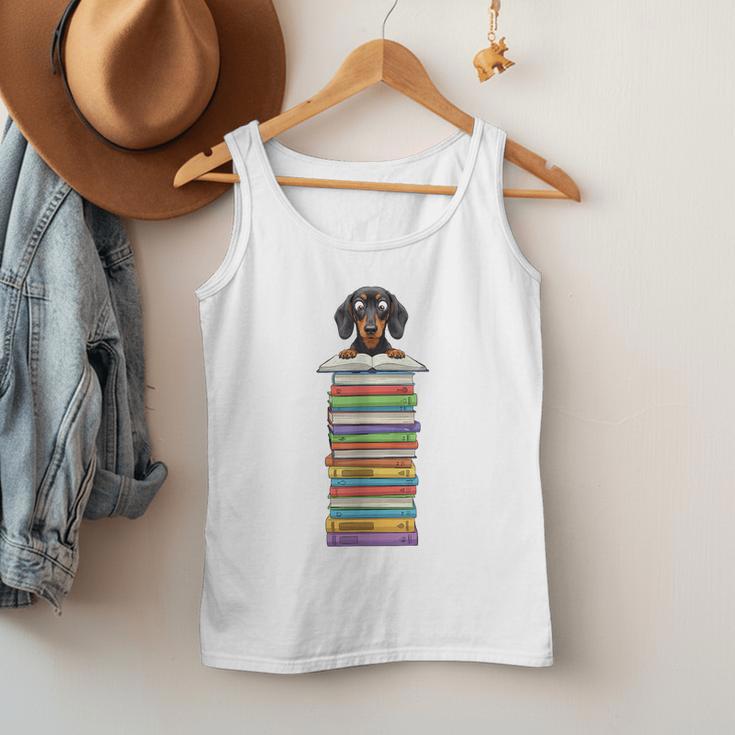 Cute Wiener Dog Dachshund Reading On Pile Of Books Men Tank Top