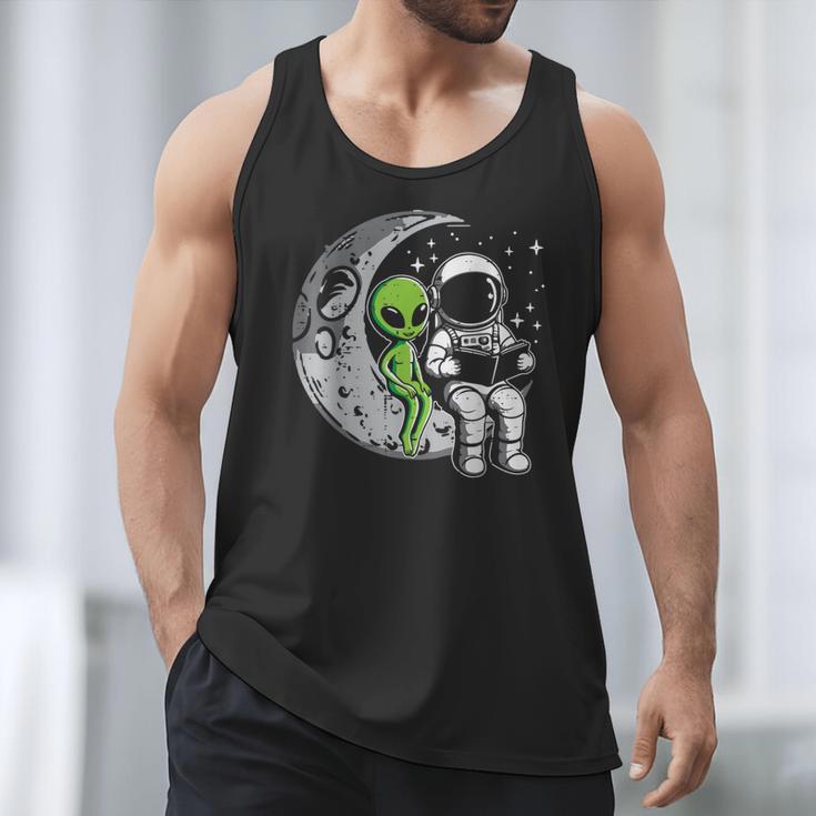 Astronaut Reading Book To Alien Moon Space Women Kids Men Men Tank Top