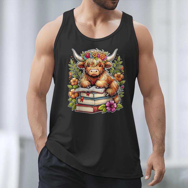 Bookworm Cute Highland Cow Reading Book Men Tank Top