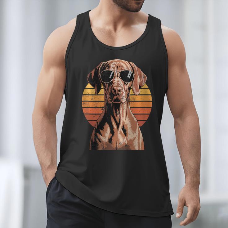 Cool Retro Vizsla Dog Mom Dad Vintage Pet Lovers Men Tank Top