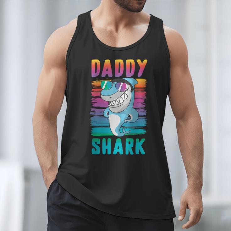 Daddy Shark Retro Vintage Dad Men Tank Top Daddy Shark Retro Vintage Dad Men Tank Top