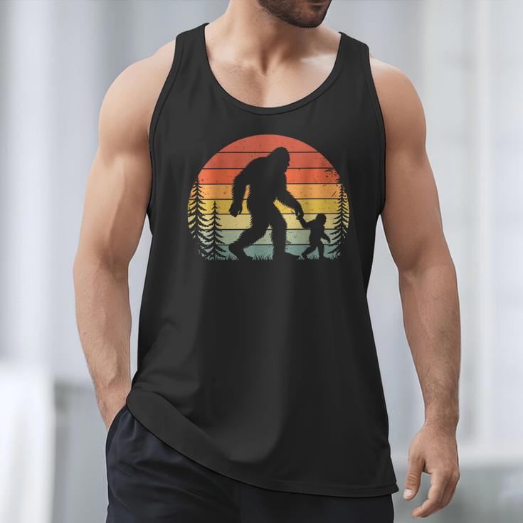 Retro Vintage Bigfoot Dad Fathers Day Father Son Matching Men Tank Top