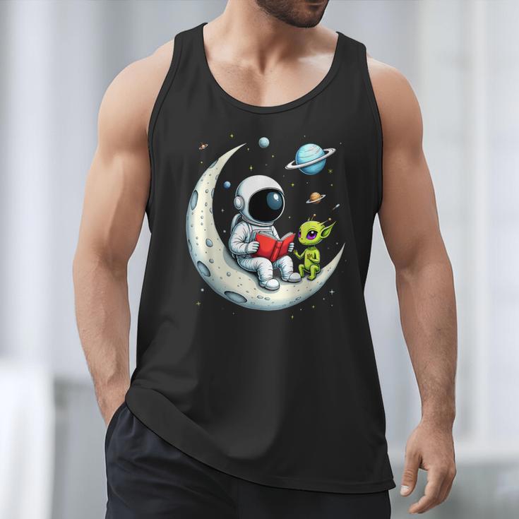 UFO Alien Astronaut Reading Book In Space Men Tank Top