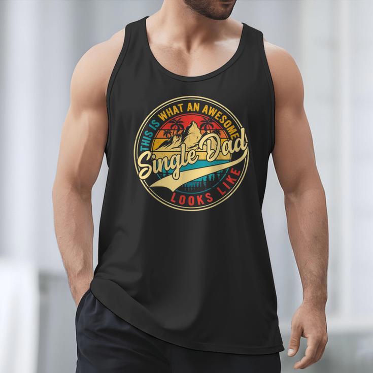 Vintage Awesome Single Dad Retro Fathers Day For Dad Grandpa Men Tank Top