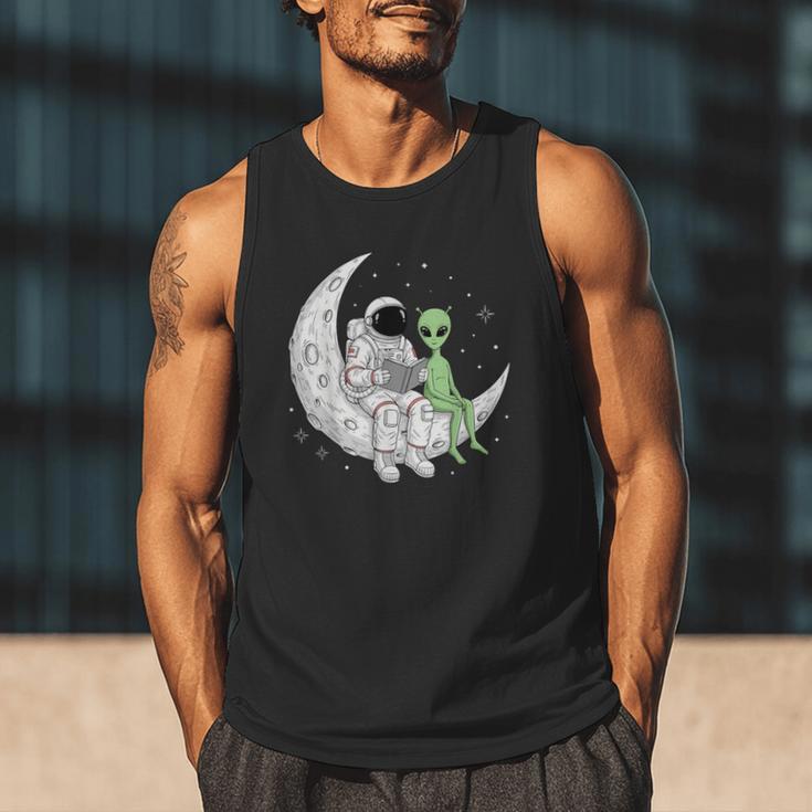 Astronaut Reading Book To Alien Moon Space Book Lover Men Men Tank Top