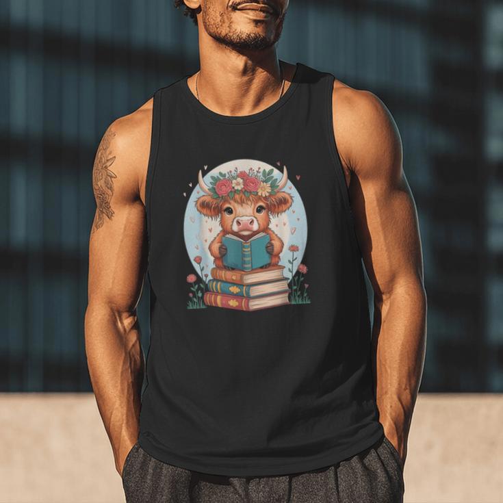 Cute Baby Highland Cow Reading Book Bookworm For Men Women Men Tank Top