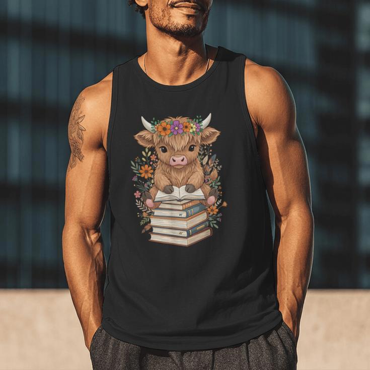Cute Baby Highland Cow Reading Book Librarian Bookworm Men Tank Top
