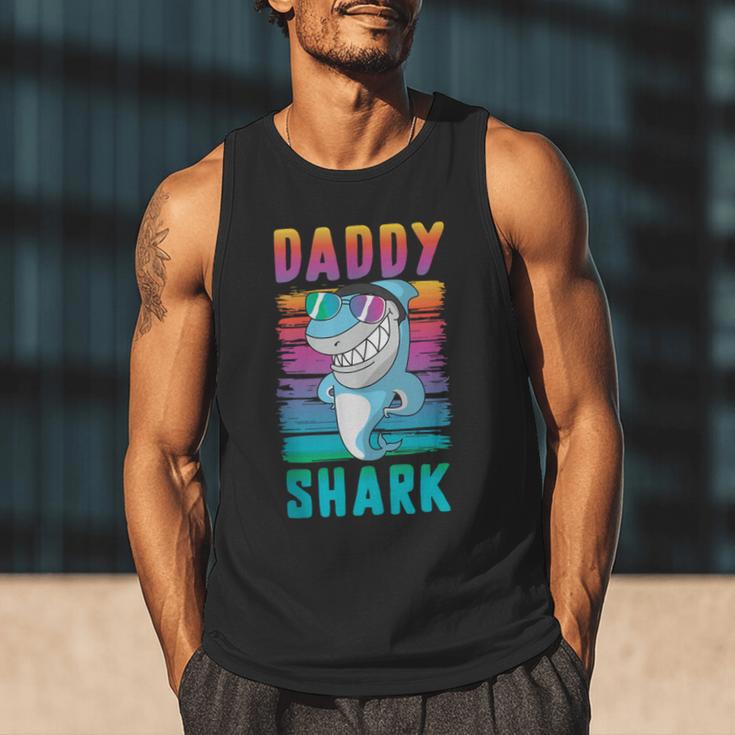 Daddy Shark Retro Vintage Dad Men Tank Top Daddy Shark Retro Vintage Dad Men Tank Top