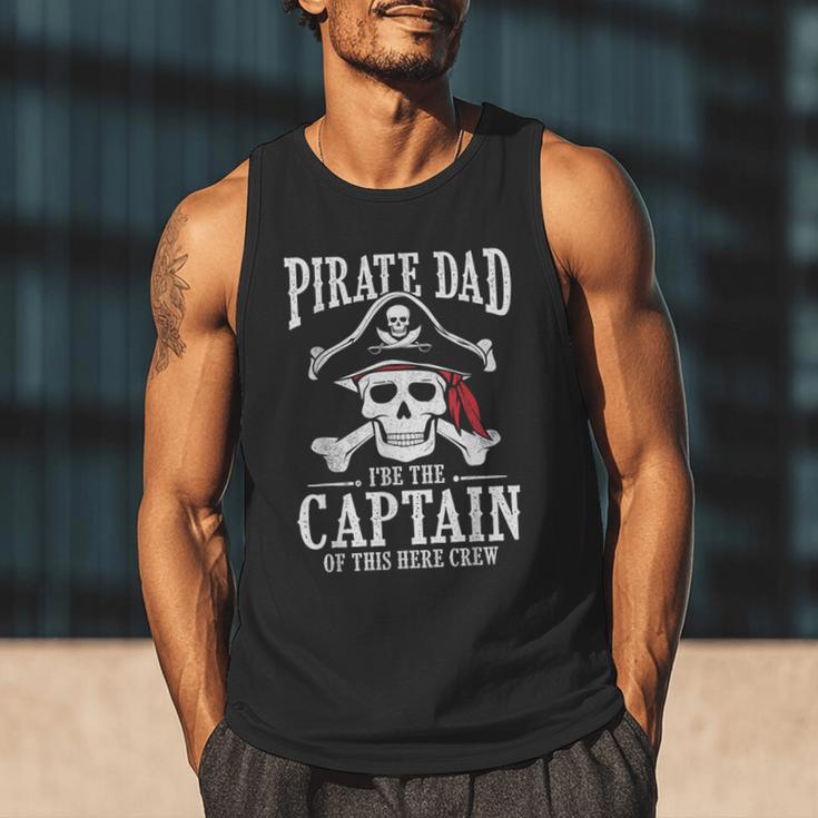 Pirate Dad I Be The Captain Of This Here Crew Pirate Dad Men Tank Top