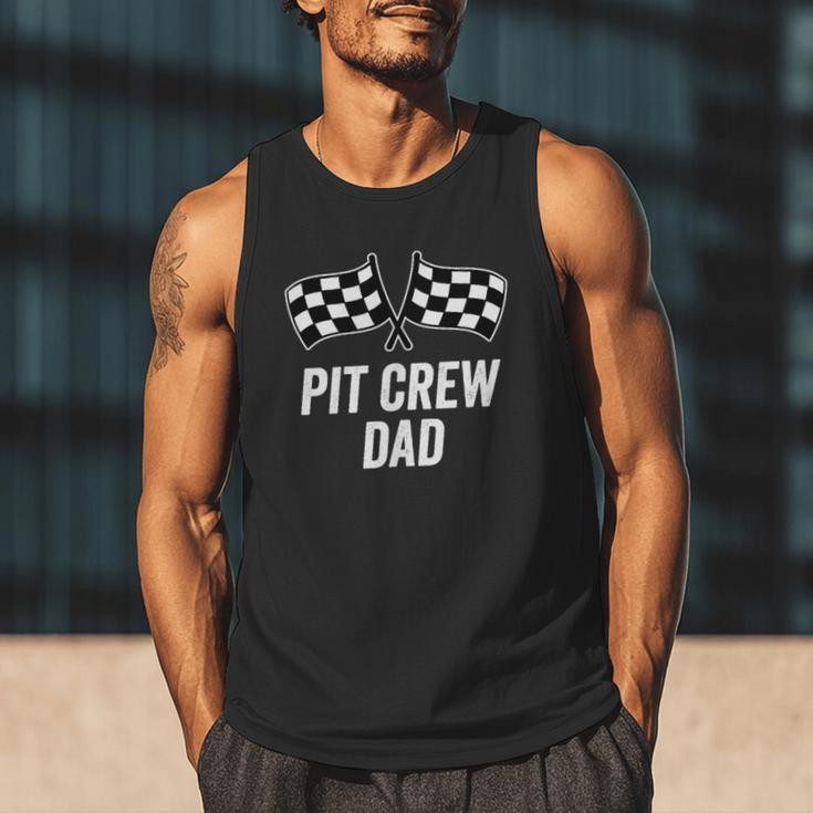 Pit Crew Dad Checkered Flag Hosting Race Car Birthday Partie Men Tank Top