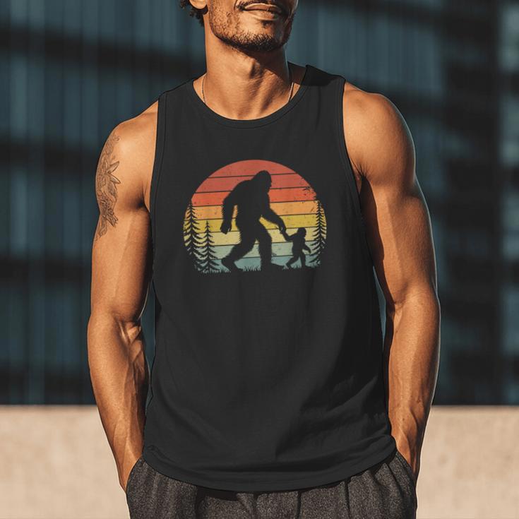 Retro Vintage Bigfoot Dad Fathers Day Father Son Matching Men Tank Top