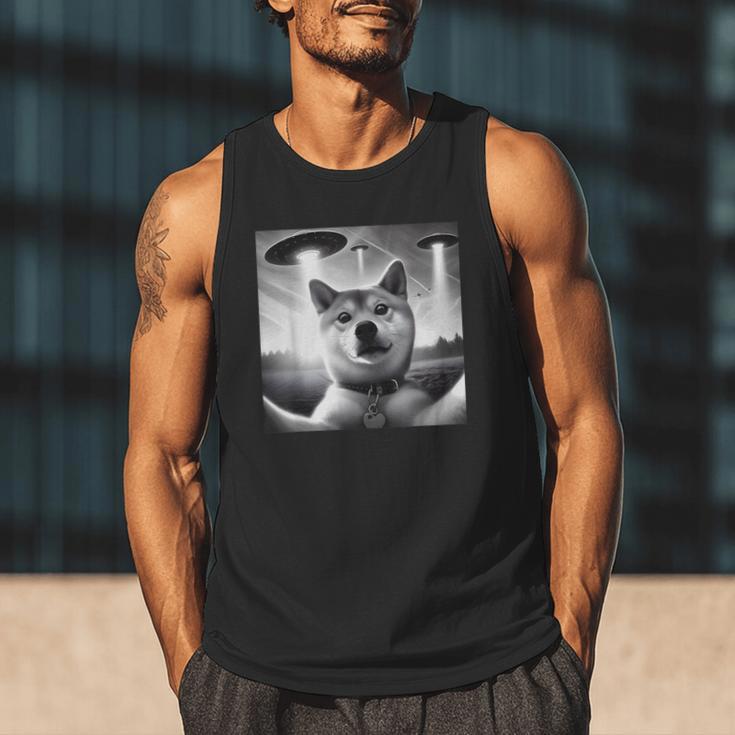 Shiba Inu Dog Dad Mom Graphic Selfie UFOs Weird Aliens Men Tank Top