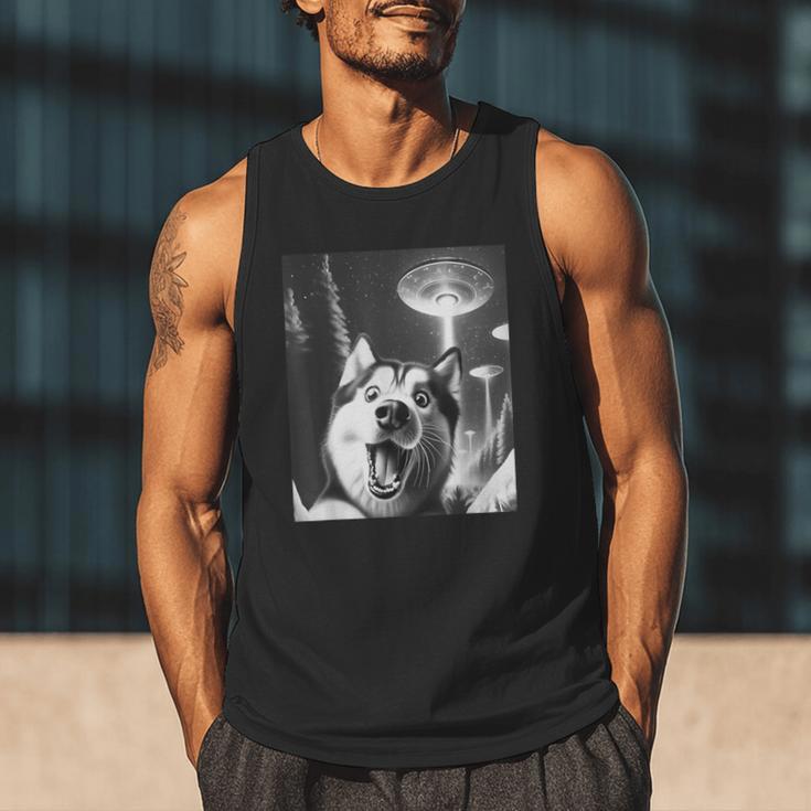 Siberian Husky Alien UFO Taking a Selfie Dog Mom Dad Men Tank Top
