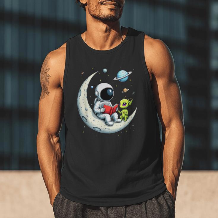 UFO Alien Astronaut Reading Book In Space Men Tank Top