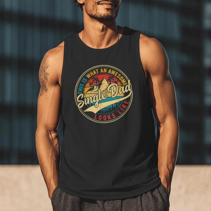 Vintage Awesome Single Dad Retro Fathers Day For Dad Grandpa Men Tank Top