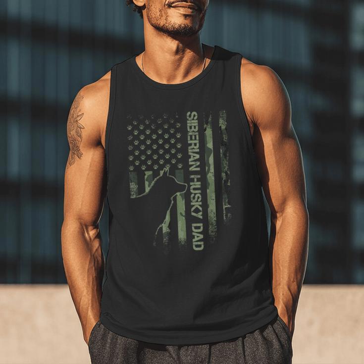 Vintage USA Camo Flag Proud Siberian Husky Dad Silhouette Men Tank Top