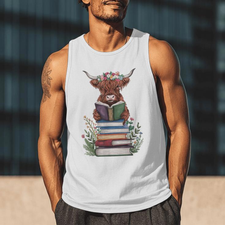 Cute Highland Cow With Book Floral Bookworm Librarian Book Men Tank Top