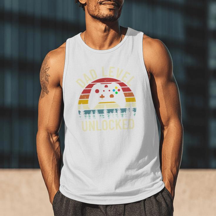 Cute Vintage Dad Level Unlocked Funny Gamer New Daddy Father Men Tank Top