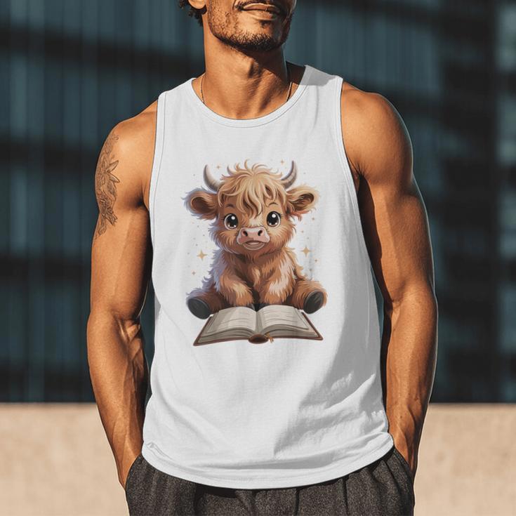 Highland Cow Reading Book Bookworm Men Tank Top