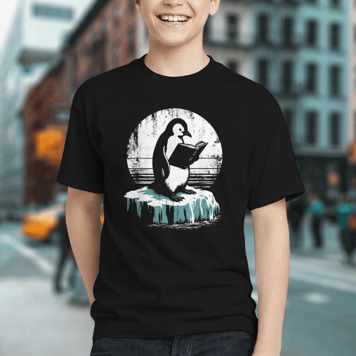 Penguin Reading A Book Vintage Graphic Bookworm Lover Graphic Youth