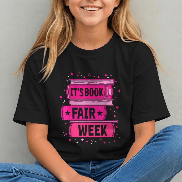 Reading Books Its Book Fair Week Graphic Youth Reading Books Its Book Fair Week Graphic Youth