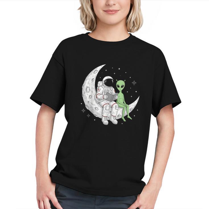 Astronaut Reading Book To Alien Moon Space Book Lover Men Graphic Youth