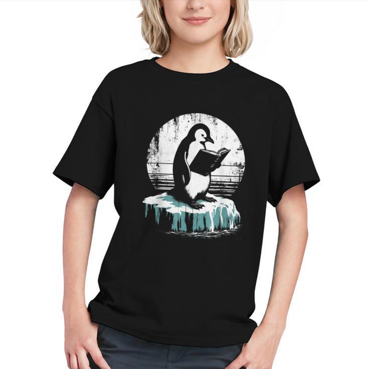 Penguin Reading A Book Vintage Graphic Bookworm Lover Graphic Youth