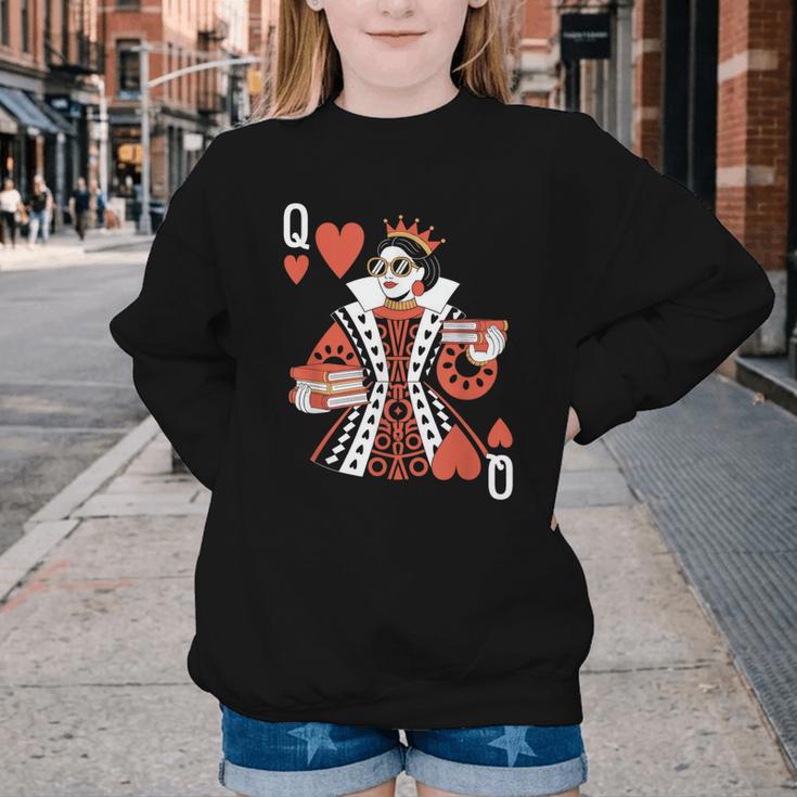 Modern Queen Of Hearts Book Lover Reading Novels Romantasy Youth Crewneck Sweatshirt