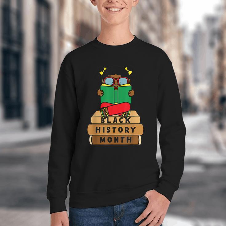 Girl Kid Reading Book Black History Month Bookworm Youth Crewneck Sweatshirt